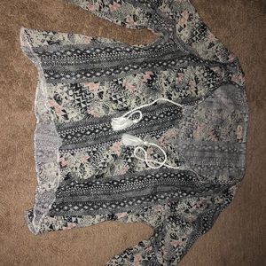 Super cute top, somewhat cropped